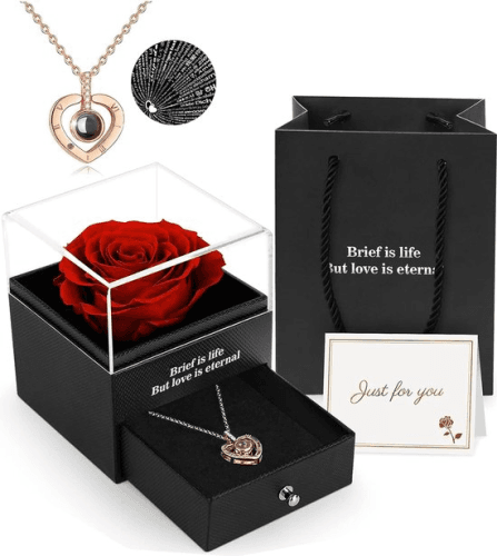 Geschenkdoos met roos en ketting